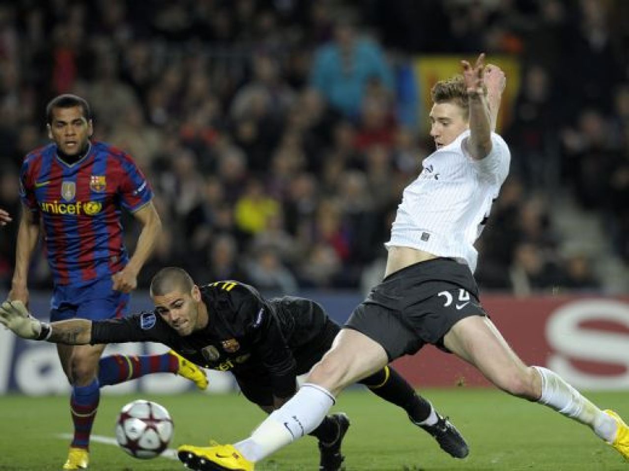 Grandios! Messi inscrie de PATRU ori: Barca 4-1 Arsenal! Vezi golurile 3D_10