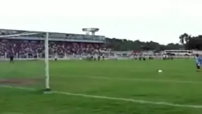 CAT DE AMUZANT! Cel mai PENAL gol luat vreodata de un portar la penalty! VIDEO :))
