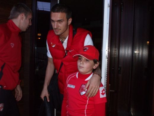 FOTO: Borcea rezolva scandalurile la Dinamo! A mers cu autocarul echipei! Cum a fost primit la Tg. Jiu_2