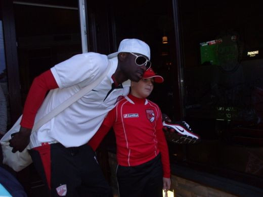 FOTO: Borcea rezolva scandalurile la Dinamo! A mers cu autocarul echipei! Cum a fost primit la Tg. Jiu_4