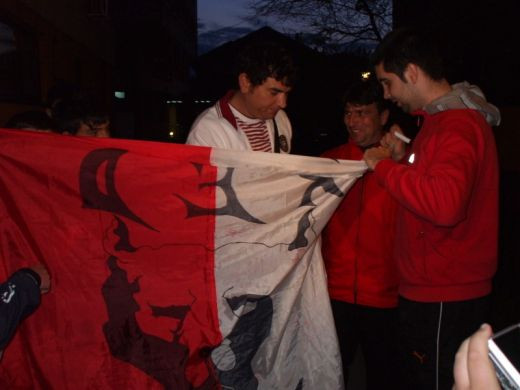 FOTO: Borcea rezolva scandalurile la Dinamo! A mers cu autocarul echipei! Cum a fost primit la Tg. Jiu_6