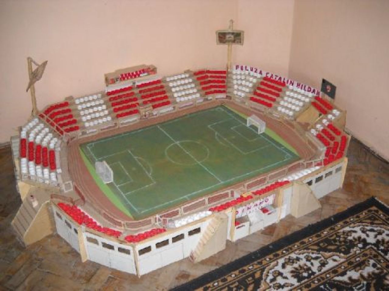 Super FOTO: Un fan a realizat o replica a stadionului Dinamo in propriul apartament :)_4