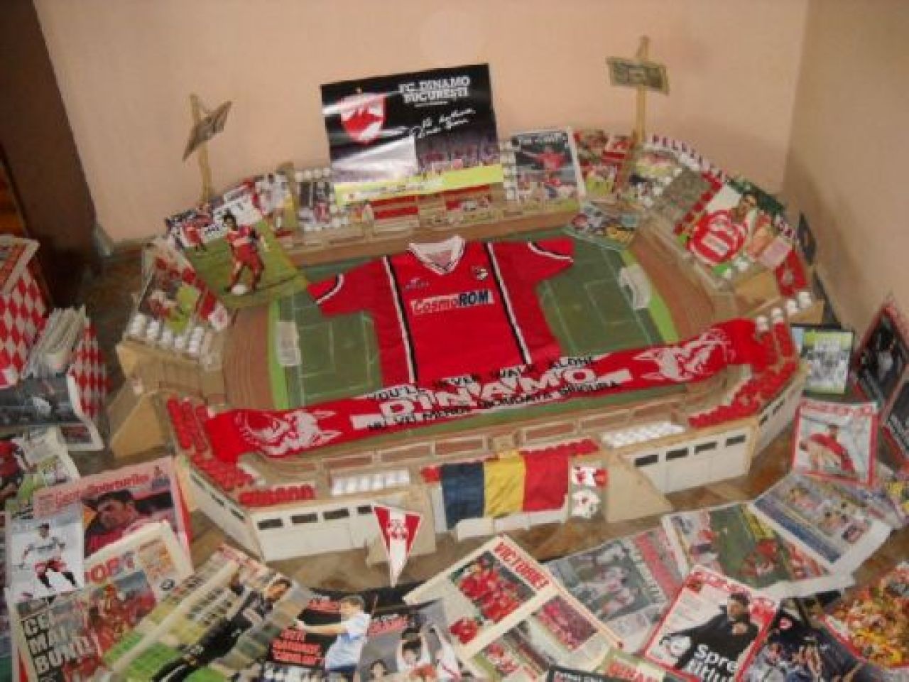 Super FOTO: Un fan a realizat o replica a stadionului Dinamo in propriul apartament :)_8