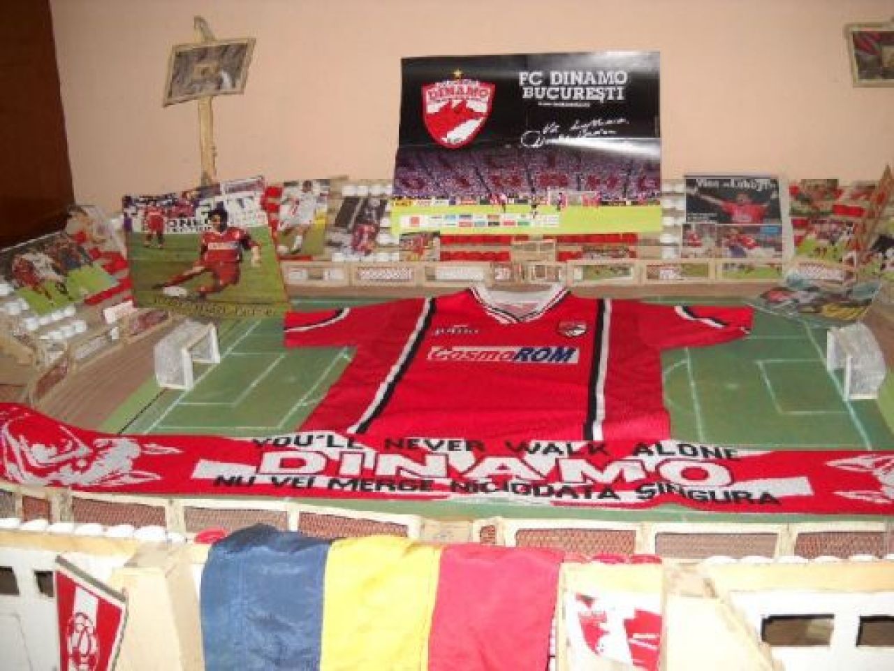 Super FOTO: Un fan a realizat o replica a stadionului Dinamo in propriul apartament :)_9