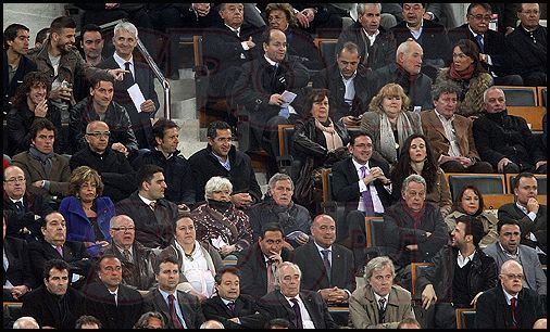 SUPER FOTO Provocarea zilei: Cu ce a aruncat Pique spre Fabregas?_2