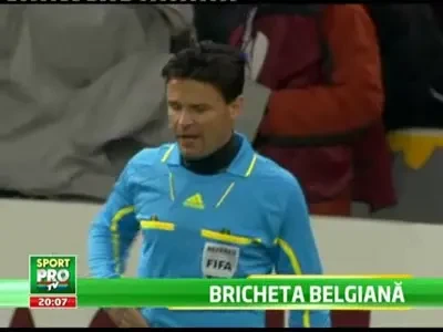 Super imagini din Europa League! Arbitru lovit de bricheta, cameraman batut si Reina isi repara ghetele cu patentul