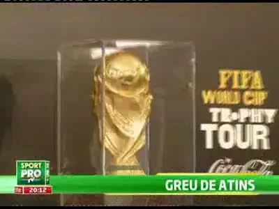 VIDEO: Primul dinamovist care a incercat sa puna mana pe Cupa Mondiala!