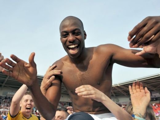 SUPER FOTO / Tamas a facut SHOW in vestiar dupa ce a promovat in Premier League!_3