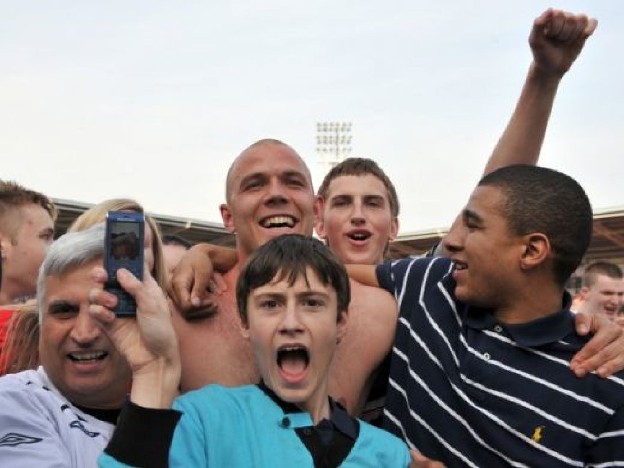 SUPER FOTO / Tamas a facut SHOW in vestiar dupa ce a promovat in Premier League!_4