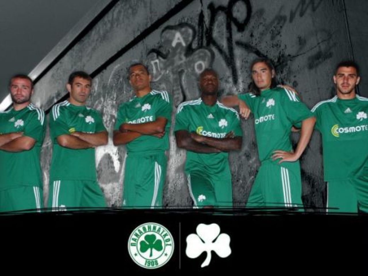 Jucatorii lui Panathinaikos au ramas in chiloti dupa ce au castigat titlul! Vezi nebunia de la final:_2