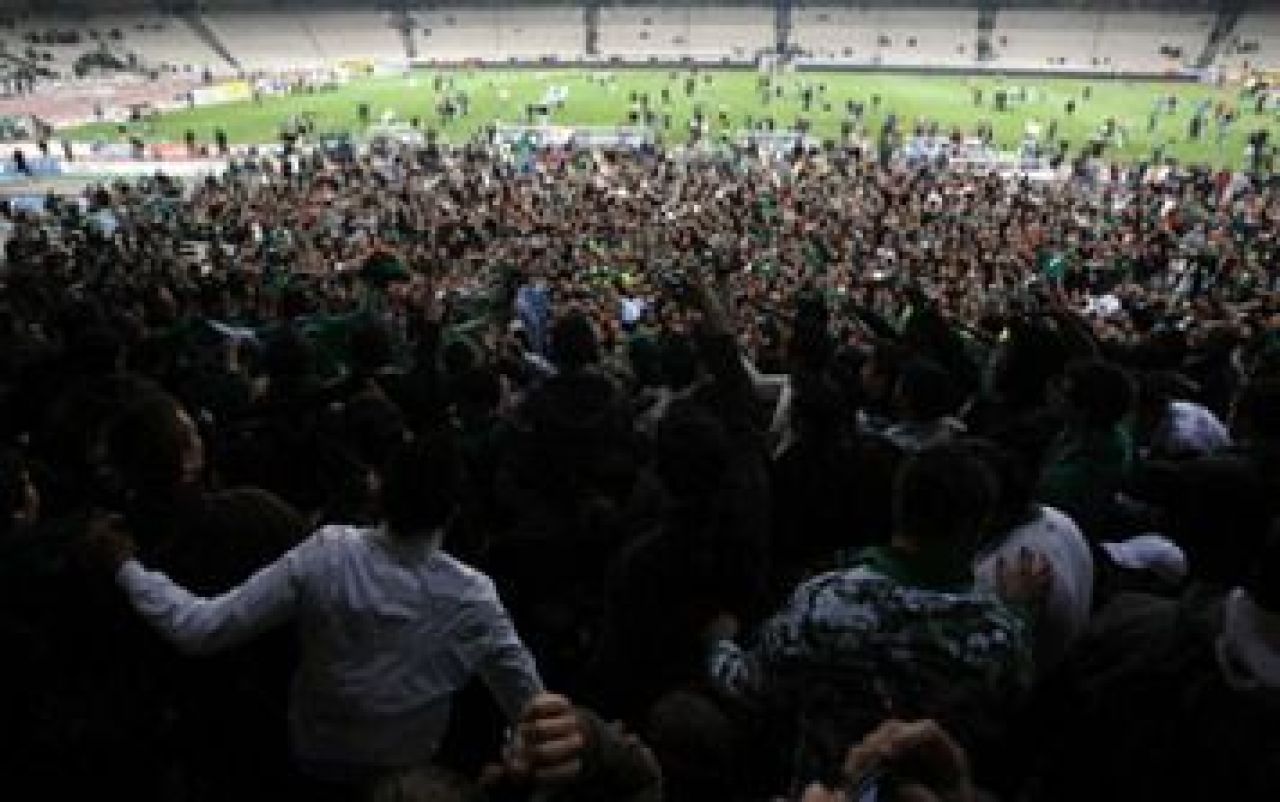 Jucatorii lui Panathinaikos au ramas in chiloti dupa ce au castigat titlul! Vezi nebunia de la final:_8