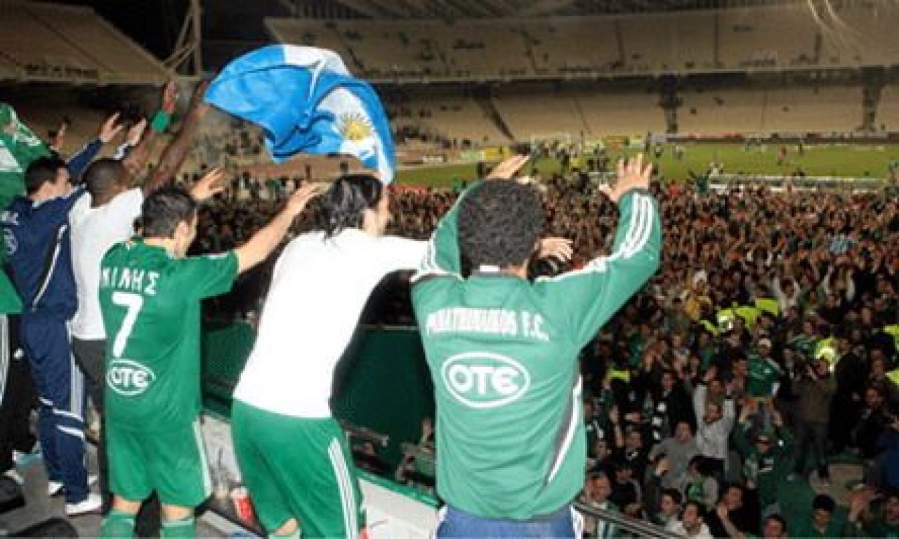 Jucatorii lui Panathinaikos au ramas in chiloti dupa ce au castigat titlul! Vezi nebunia de la final:_11