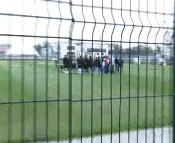 VIDEO / Fanii au intrat peste jucatorii lui Poli la antrenament! Vezi ce le-au reprosat: