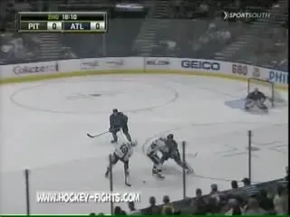 VIDEO Arata de parca l-ar fi lovit un TREN! Vezi&nbsp;GOLANIA&nbsp;anului in NHL!