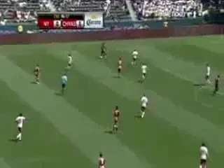 VIDEO / Visul atacantilor! Daca mingea loveste bara, el o baga in poarta! :)))