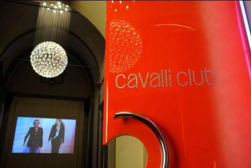 Mutu s-a batut din nou! A aparat-o pe Consuelo! Vezi cum arata clubul:_3