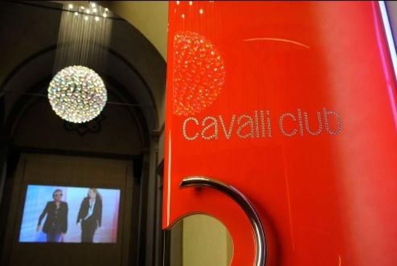 Mutu s-a batut din nou! A aparat-o pe Consuelo! Vezi cum arata clubul:_3