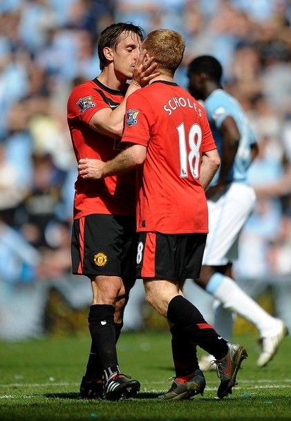 VIDEO Scholes loveste din nou in prelungiri! Manchester City 0-1 Manchester United!_2