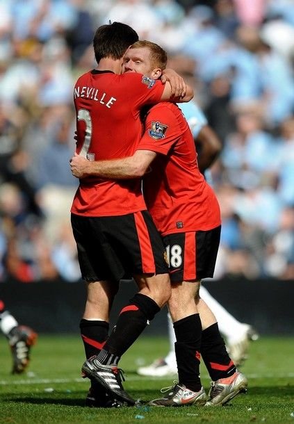 VIDEO Scholes loveste din nou in prelungiri! Manchester City 0-1 Manchester United!_5