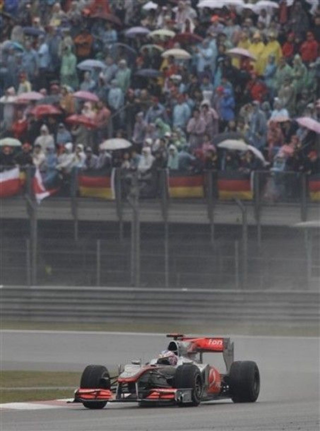 VIDEO / McLaren castiga totul in China. Vezi filmul cursei!_31