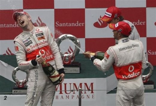 VIDEO / McLaren castiga totul in China. Vezi filmul cursei!_85