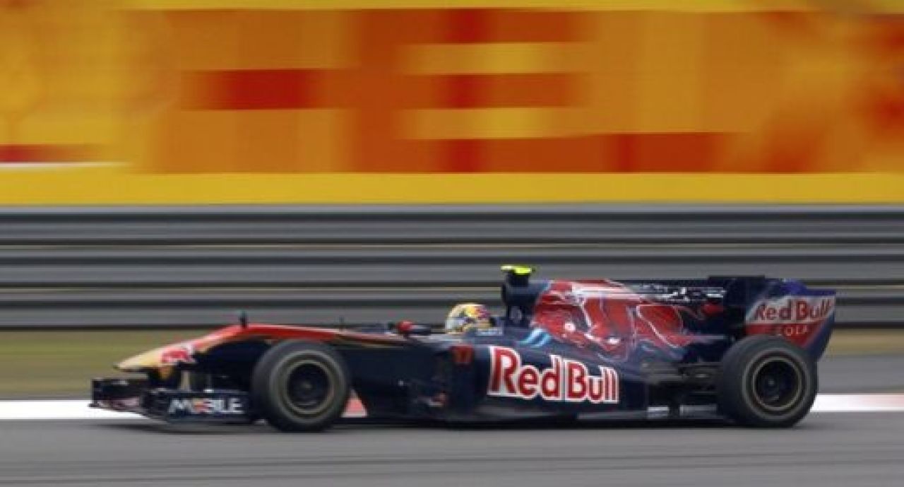VIDEO / McLaren castiga totul in China. Vezi filmul cursei!_123