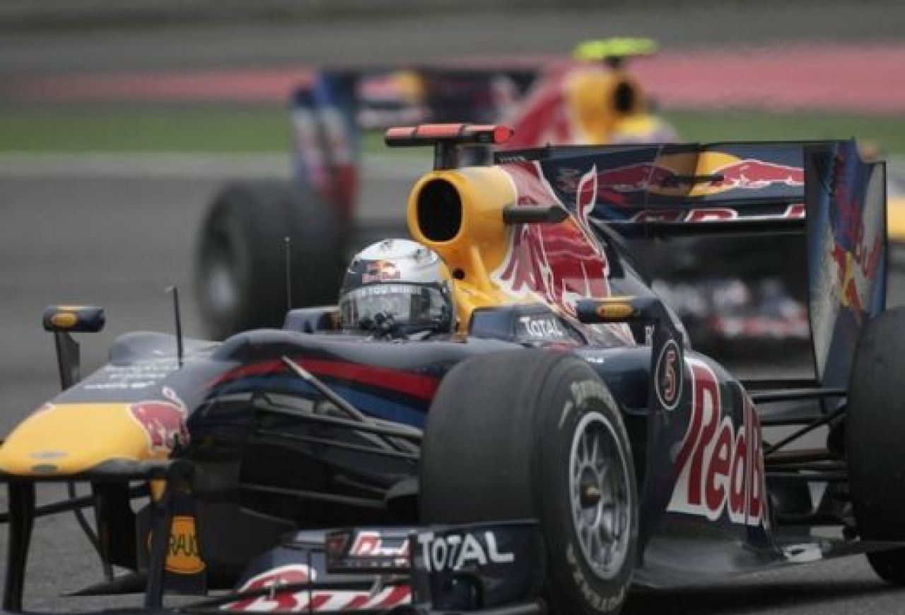 VIDEO / McLaren castiga totul in China. Vezi filmul cursei!_130