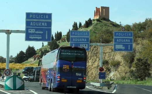 FOTO / Extraterestrii fara figuri!  Barcelona a plecat la Milano cu.. autocarul!_2