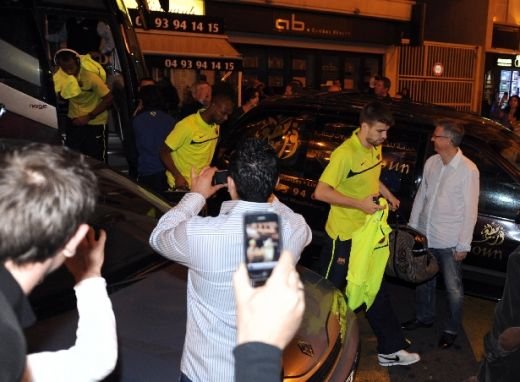 FOTO / Extraterestrii fara figuri!  Barcelona a plecat la Milano cu.. autocarul!_18