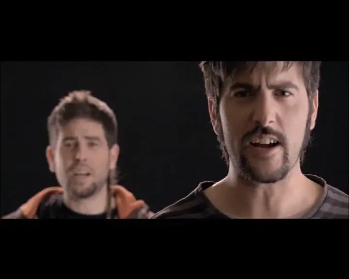 VIDEO! Iniesta s-a lansat in muzica! A cantat pentru victimele din Haiti!