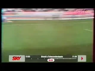 VIDEO / Cel mai SEXY fotomodel din lume se ia Pele!