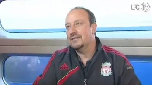 VIDEO! Cum a lovit-o vulcanul pe Liverpool! Benitez a sustinut prima conferinta de presa intr-un TREN!