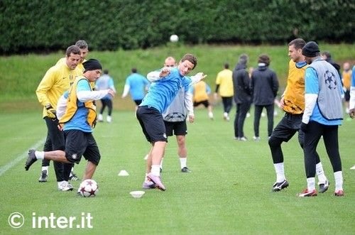 Sneijder, Chivu si Balotelli convocati de Inter! Vezi ce capcana le pregateste Barcelona!_2