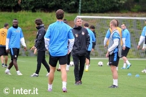 Sneijder, Chivu si Balotelli convocati de Inter! Vezi ce capcana le pregateste Barcelona!_3
