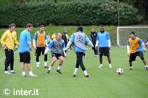 Sneijder, Chivu si Balotelli convocati de Inter! Vezi ce capcana le pregateste Barcelona!_5