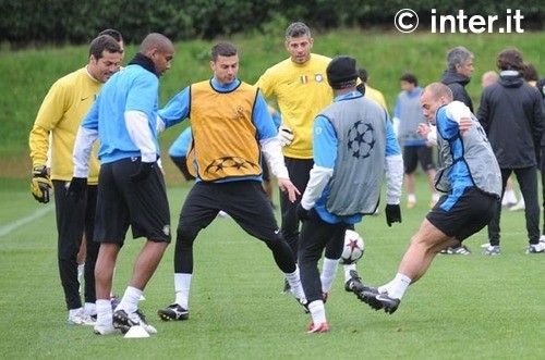 Sneijder, Chivu si Balotelli convocati de Inter! Vezi ce capcana le pregateste Barcelona!_9