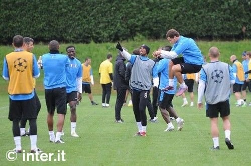 Sneijder, Chivu si Balotelli convocati de Inter! Vezi ce capcana le pregateste Barcelona!_11