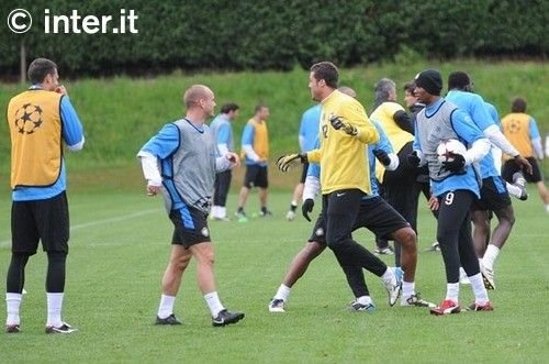 Sneijder, Chivu si Balotelli convocati de Inter! Vezi ce capcana le pregateste Barcelona!_15