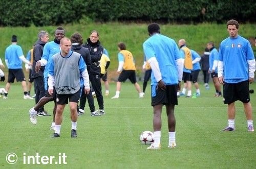 Sneijder, Chivu si Balotelli convocati de Inter! Vezi ce capcana le pregateste Barcelona!_17