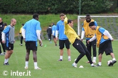 Sneijder, Chivu si Balotelli convocati de Inter! Vezi ce capcana le pregateste Barcelona!_18