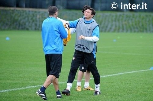 Sneijder, Chivu si Balotelli convocati de Inter! Vezi ce capcana le pregateste Barcelona!_24