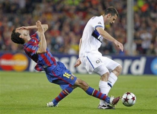 Pentru ce a fost eliminat Motta de la Inter! Vezi cum l-a luat de ceafa pe Busquets:_5