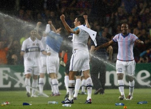 VIDEO Mourinho, luat de gat de Valdes! Barcelona pune stropitorile pe Inter ca sa nu se bucure cu fanii!_3