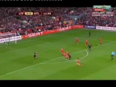 VIDEO / Nu joaca Torres? Nu-i nimic, dribleaza Pepe Reina :))