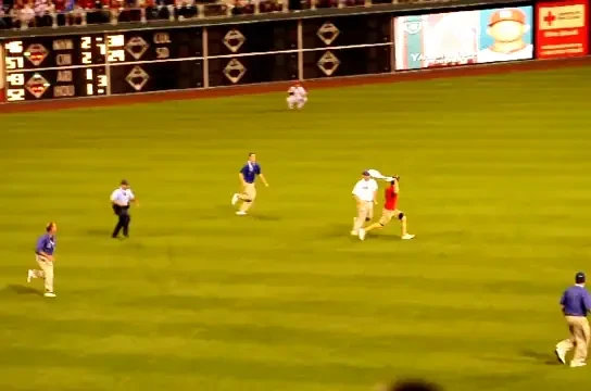 SOCANT: A intrat pe teren sa sarbatoreasca, dar a fost impuscat de politisti la un meci din&nbsp;America! VIDEO