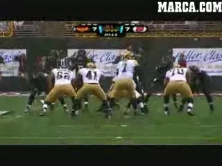 VIDEO / Lovitura de UFC pe un stadion de fotbal! Vezi ce a patit o fata: