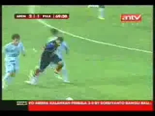 VIDEO / L-a luat pe la spate si si-a luat bataie! :)