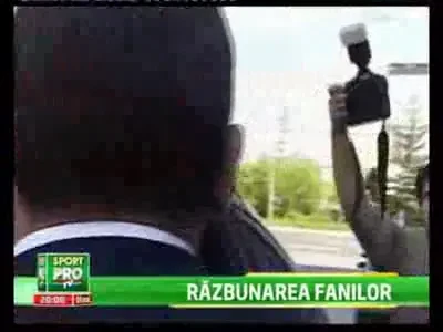 VIDEO: Scandal la Pitesti! Penescu, atacat cu oua la primul meci dupa ce a iesit din inchisoare