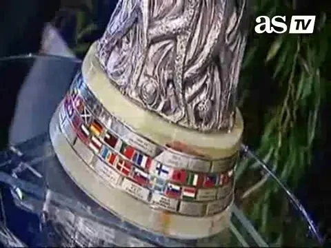 VIDEO / 15 kg de fericire! Fulham si Atletico vor sa ridice cel mai GREU trofeu din lume!