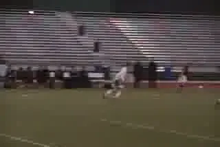 VIDEO / Mingea care te face PRAF! A cazut inconstient dintr-o lovitura: